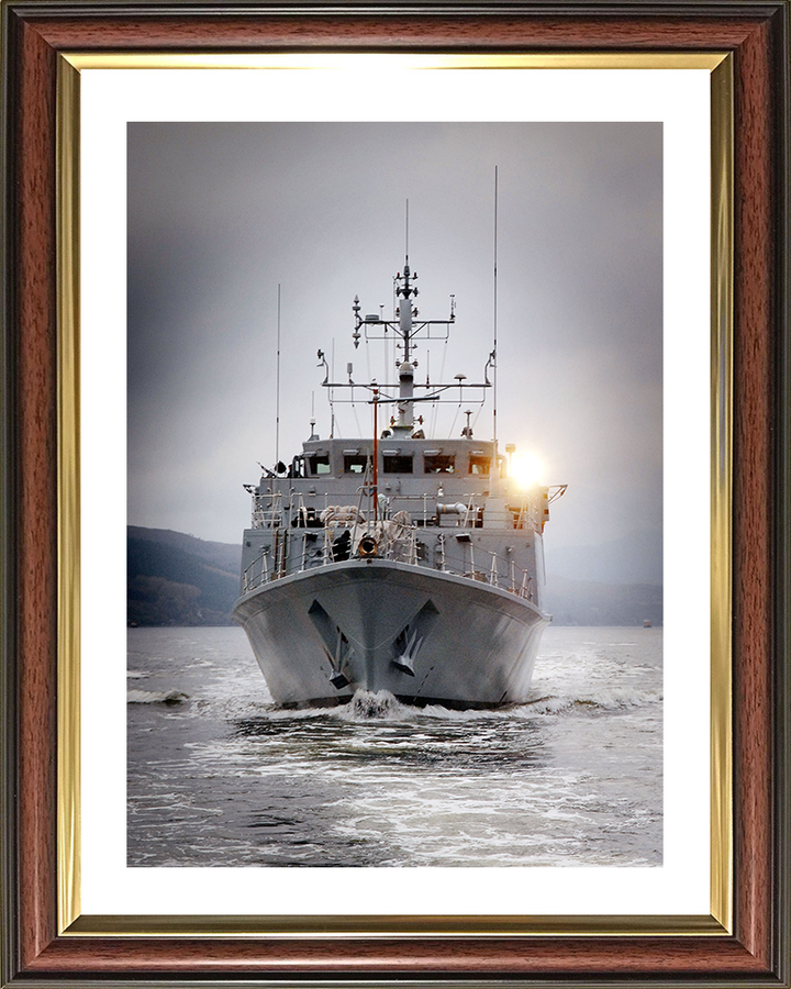 HMS Blyth (M111) Photo Print - Scotland 2008 - Royal Navy Sandown Class Minehunter Hampshire Prints 10 x 8 Classic Frame Yes
