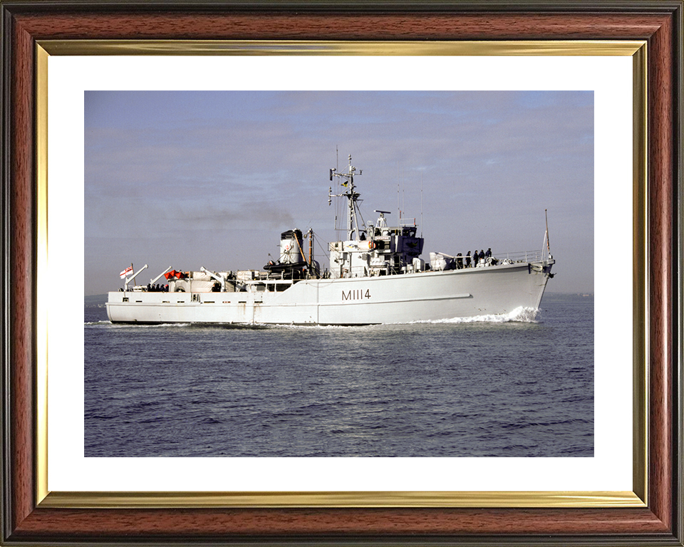 HMS Brinton (M1114) Royal Navy Ton Class Minesweeper Starboard View Photo Print Wall Art Decor Posters, Prints, & Visual Artwork Hampshire Prints 10 x 8 Classic Frame Yes