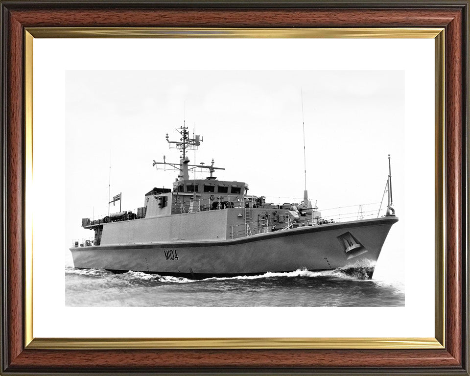 HMS Walney M104 | Photo Print | Framed Print | Sandown Class | minesweeper | Royal Navy Hampshire Prints
