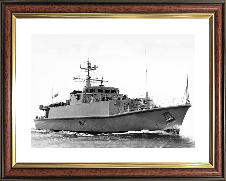 HMS Walney M104 | Photo Print | Framed Print | Sandown Class | minesweeper | Royal Navy Hampshire Prints
