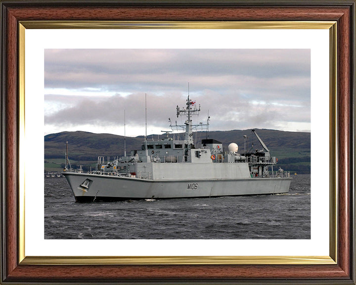 HMS Penzance M106 | Photo Print | Framed Print | Sandown Class | Minehunter | Royal Navy Hampshire Prints
