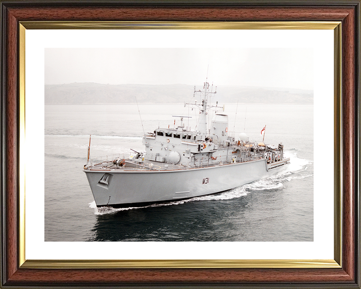 HMS Cattistock (M31) Royal Navy Hunt Class MineHunter Hard Turn Photo Print Wall Art Decor Posters, Prints, & Visual Artwork Hampshire Prints 10 x 8 Classic Frame Yes