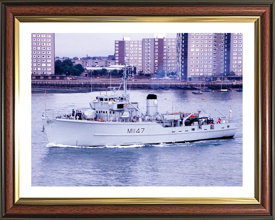 HMS Hubberston M1147 Royal Navy Ton Class Minesweeper Photo Print or Framed Print - Hampshire Prints