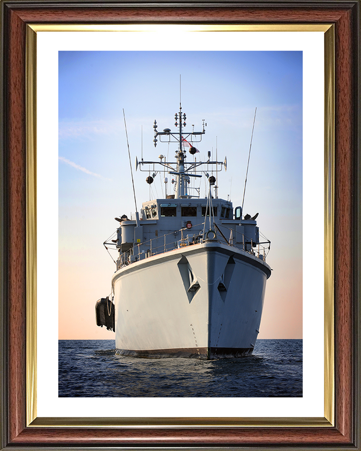 HMS Atherstone (M38) Photo Print - Arabian Gulf 2010 - Royal Navy Hunt Class Mine Warfare Vessel Hampshire Prints 10 x 8 Classic Frame Yes