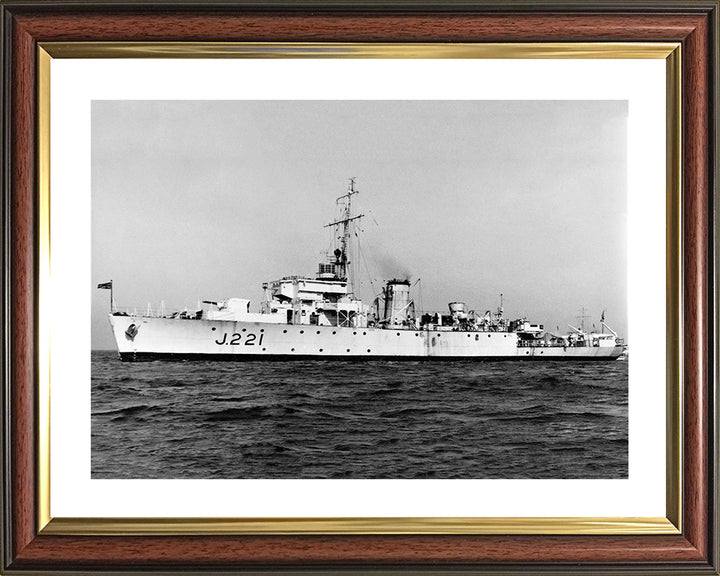 HMS Onyx J221 | Photo Print | Framed Print | Algerine Class | Minesweeper | Royal Navy Hampshire Prints