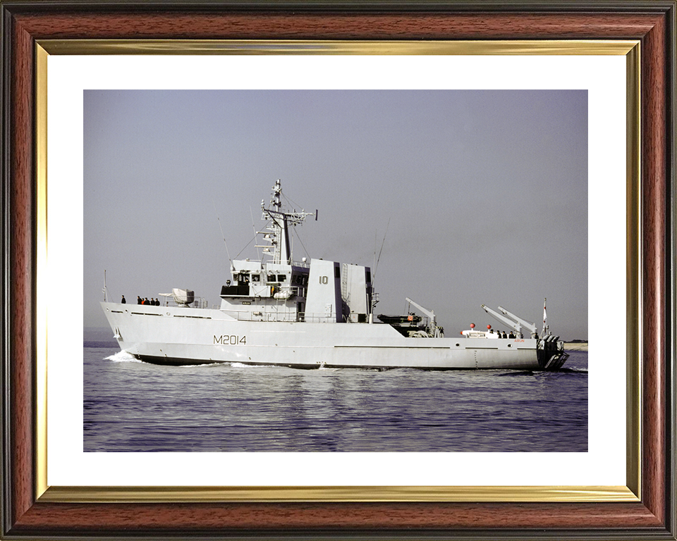 HMS Arun (M2014) Royal Navy River Class Minesweeper Port Beam View Photo Print Wall Art Decor Posters, Prints, & Visual Artwork Hampshire Prints 10 x 8 Classic Frame Yes