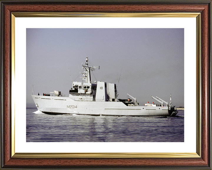 HMS Arun (M2014) Royal Navy River Class Minesweeper Port Beam View Photo Print Wall Art Decor Posters, Prints, & Visual Artwork Hampshire Prints 10 x 8 Classic Frame Yes