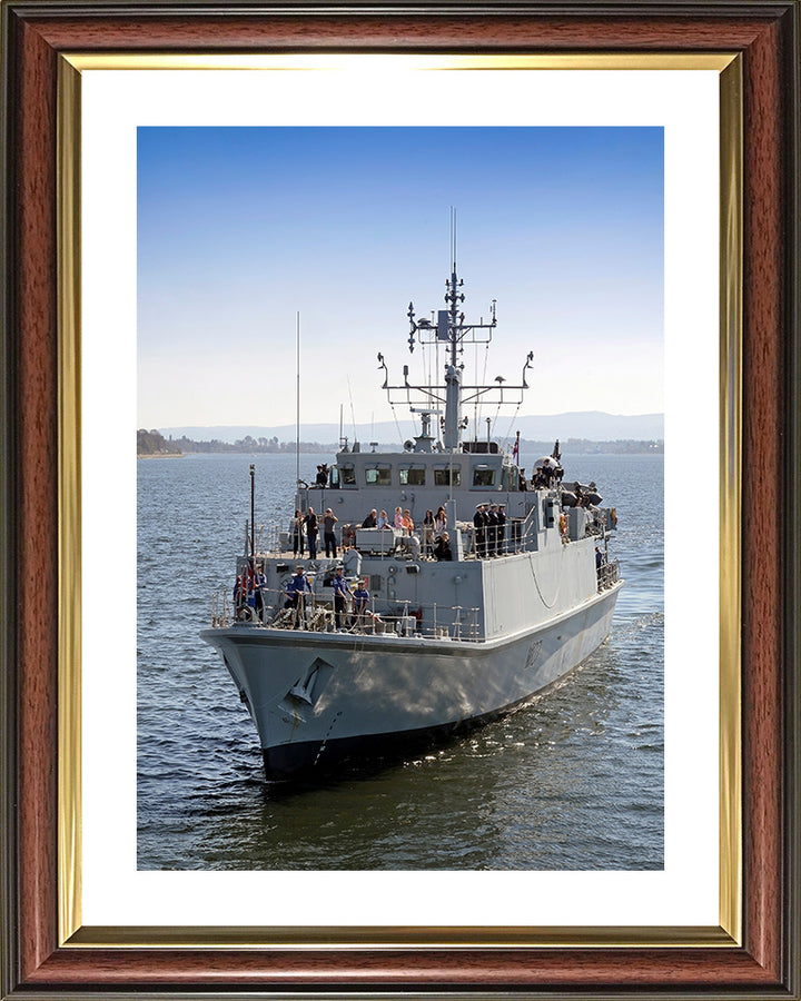 HMS Pembroke M107 | Photo Print | Framed Print | Sandown Class | Minehunter | Royal Navy Hampshire Prints