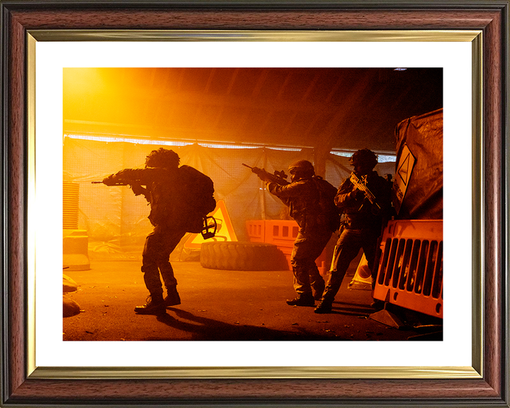 British Army Irish Guards Soldiers Urban Warfare Training 2026 Photo Print Wall Art Military Decor Posters, Prints, & Visual Artwork Hampshire Prints 10 x 8 Classic Frame Yes