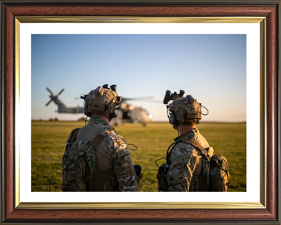 Royal Marine Commandos with Merlin Helicopter Photo Print - MAOT Hampshire Prints 10 x 8 Classic Frame Yes