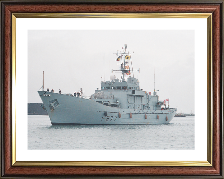 HMS Anglesey (P277) Royal Navy Island Class Patrol Vessel Entering Harbour Photo Print Wall Art Decor Posters, Prints, & Visual Artwork Hampshire Prints 10 x 8 Classic Frame Yes