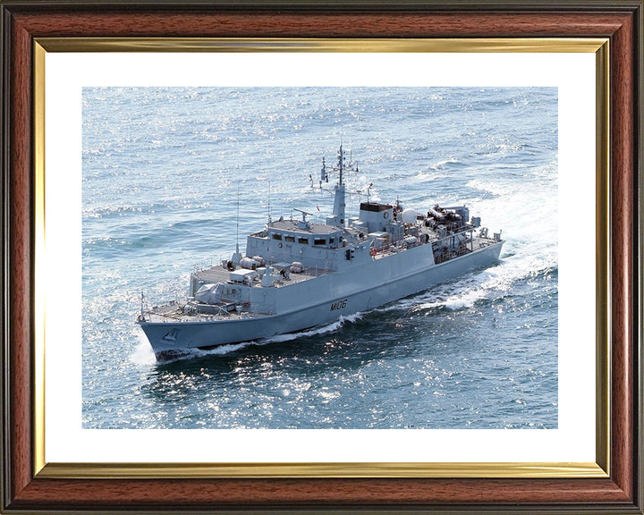 HMS Penzance M106 | Photo Print | Framed Print | Sandown Class | Minehunter | Royal Navy Hampshire Prints