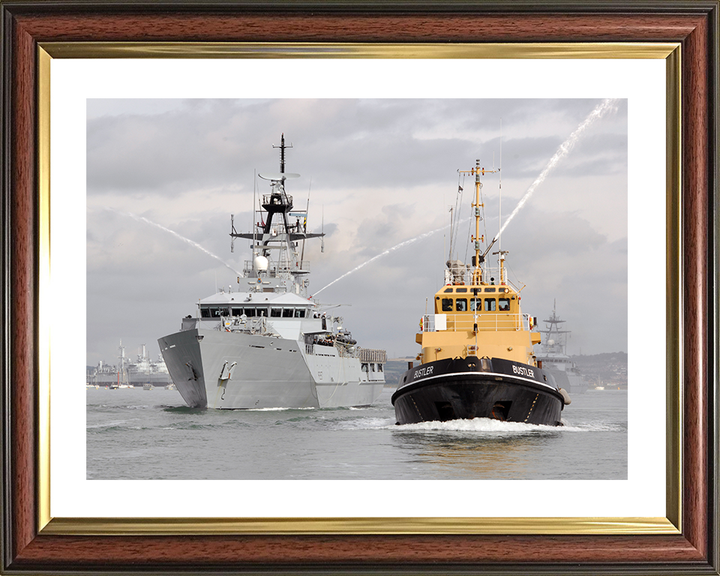HMS Clyde (P257) Photo Print - leaving Portsmouth 2007 - Royal Navy River Class Patrol Vessel Posters, Prints, & Visual Artwork Hampshire Prints 10 x 8 Classic Frame Yes