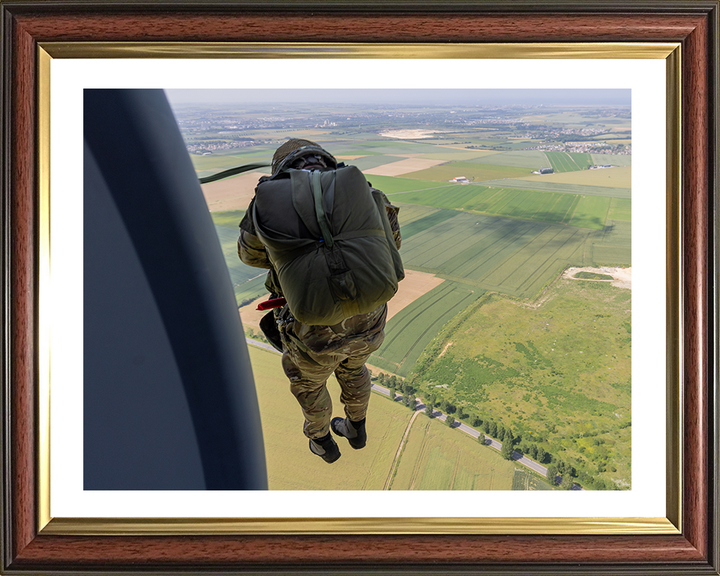16 Air Assault Brigade Soldier Parachuting Photo Print - British Army Hampshire Prints 10 x 8 Classic Frame Yes