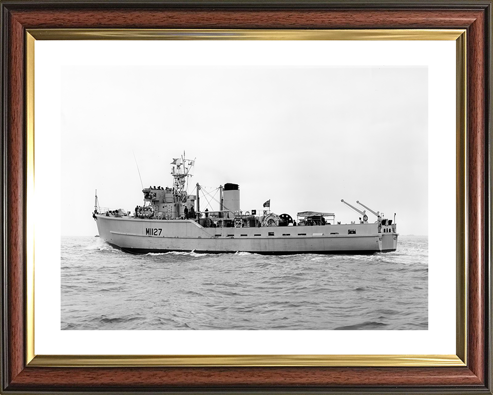 HMS Darlaston (M1127) Royal Navy Ton class Minesweeper Port Beam View Photo Print Wall Art Decor Posters, Prints, & Visual Artwork Hampshire Prints 10 x 8 Classic Frame Yes