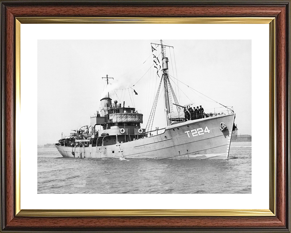 HMS Dunkery (T224) Royal Navy Hills Class Trawler At Sea 1942 Photo Print Wall Art Decor Posters, Prints, & Visual Artwork Hampshire Prints 10 x 8 Classic Frame Yes