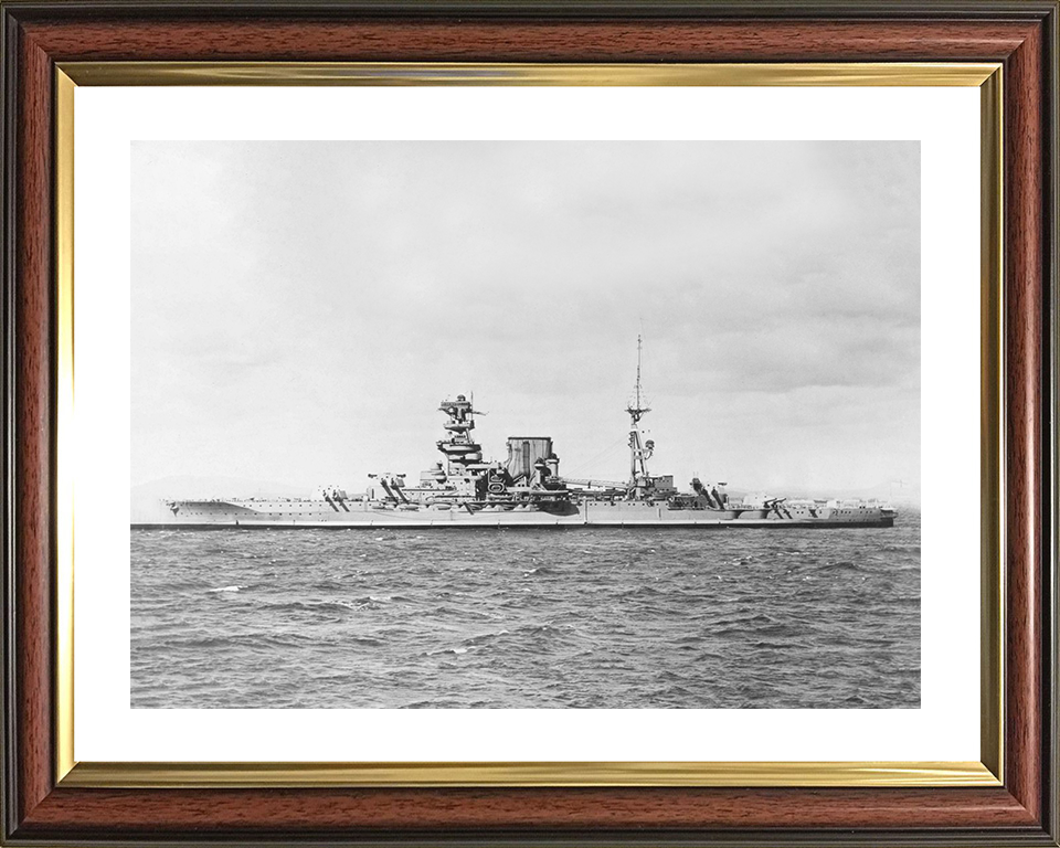 HMS Barham (04) Royal Navy Queen Elizabeth Class Battleship Port Beam View Photo Print Wall Art Decor Posters, Prints, & Visual Artwork Hampshire Prints 10 x 8 Classic Frame Yes