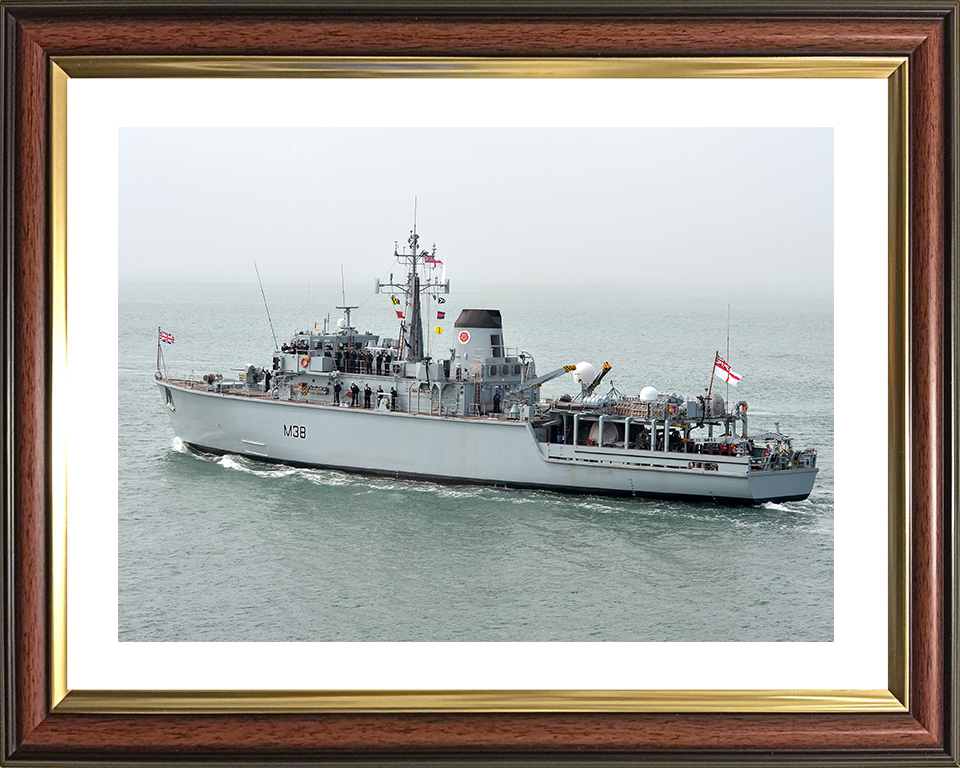 HMS Atherstone (M38) Royal Navy Hunt Class Mine Warfare Vessel Leaving Harbour Photo Print Wall Art Decor Posters, Prints, & Visual Artwork Hampshire Prints 10 x 8 Classic Frame Yes