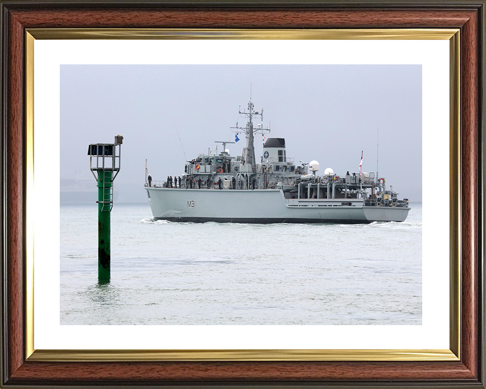 HMS Cattistock (M31) Royal Navy Hunt Class MineHunter Leaving Harbour Photo Print Wall Art Decor Posters, Prints, & Visual Artwork Hampshire Prints 10 x 8 Classic Frame Yes