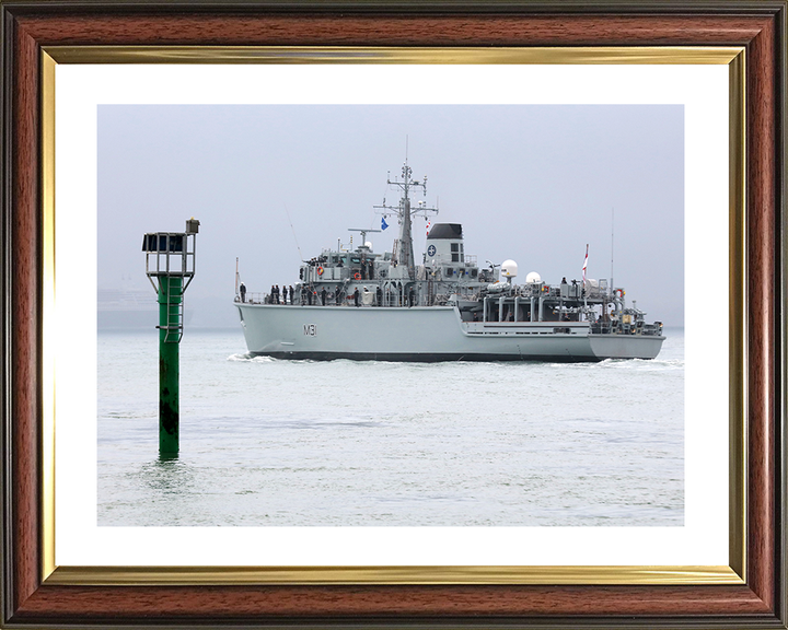 HMS Cattistock (M31) Royal Navy Hunt Class MineHunter Leaving Harbour Photo Print Wall Art Decor Posters, Prints, & Visual Artwork Hampshire Prints 10 x 8 Classic Frame Yes