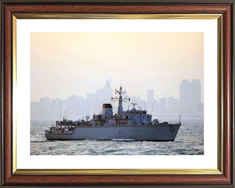 HMS Chiddingfold (M37) Photo Print - Kuwait 2009 - Royal Navy Hunt Class Minehunter Posters, Prints, & Visual Artwork Hampshire Prints 10 x 8 Classic Frame Yes