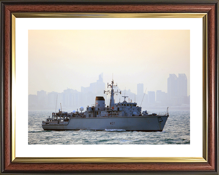 HMS Chiddingfold (M37) Photo Print - Kuwait 2009 - Royal Navy Hunt Class Minehunter Posters, Prints, & Visual Artwork Hampshire Prints 10 x 8 Classic Frame Yes