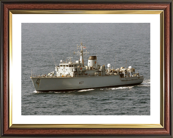 HMS Chiddingfold (M37) Royal Navy Hunt Class Minehunter Port Side View Photo Print Wall Art Decor Posters, Prints, & Visual Artwork Hampshire Prints 10 x 8 Classic Frame Yes
