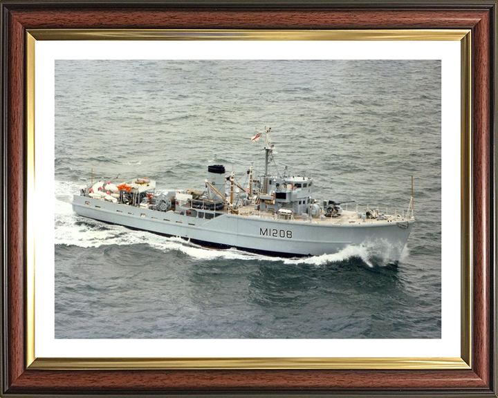HMS Lewiston M1208 | Photo Print | Framed Print | Ton Class | Minesweeper | Royal Navy Hampshire Prints