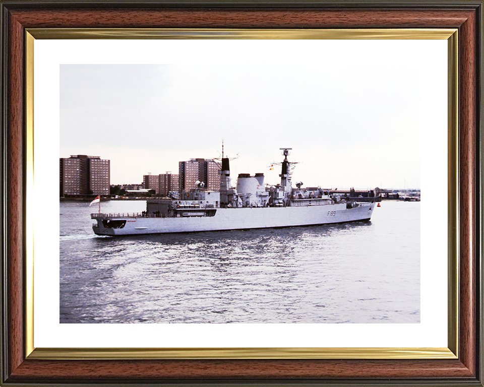HMS Battleaxe (F89) Royal Navy Type 22 Frigate Entering Portsmouth Harbour Photo Print Wall Art Decor Posters, Prints, & Visual Artwork Hampshire Prints 10 x 8 Classic Frame Yes