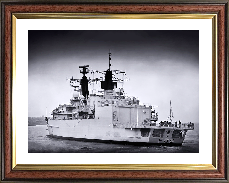 HMS Campbeltown (F86) Royal Navy Type 22 Frigate In Black and White Photo Print Wall Art Decor Posters, Prints, & Visual Artwork Hampshire Prints 10 x 8 Classic Frame Yes