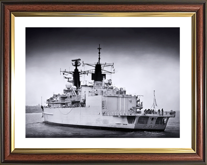 HMS Campbeltown (F86) Royal Navy Type 22 Frigate In Black and White Photo Print Wall Art Decor Posters, Prints, & Visual Artwork Hampshire Prints 10 x 8 Classic Frame Yes