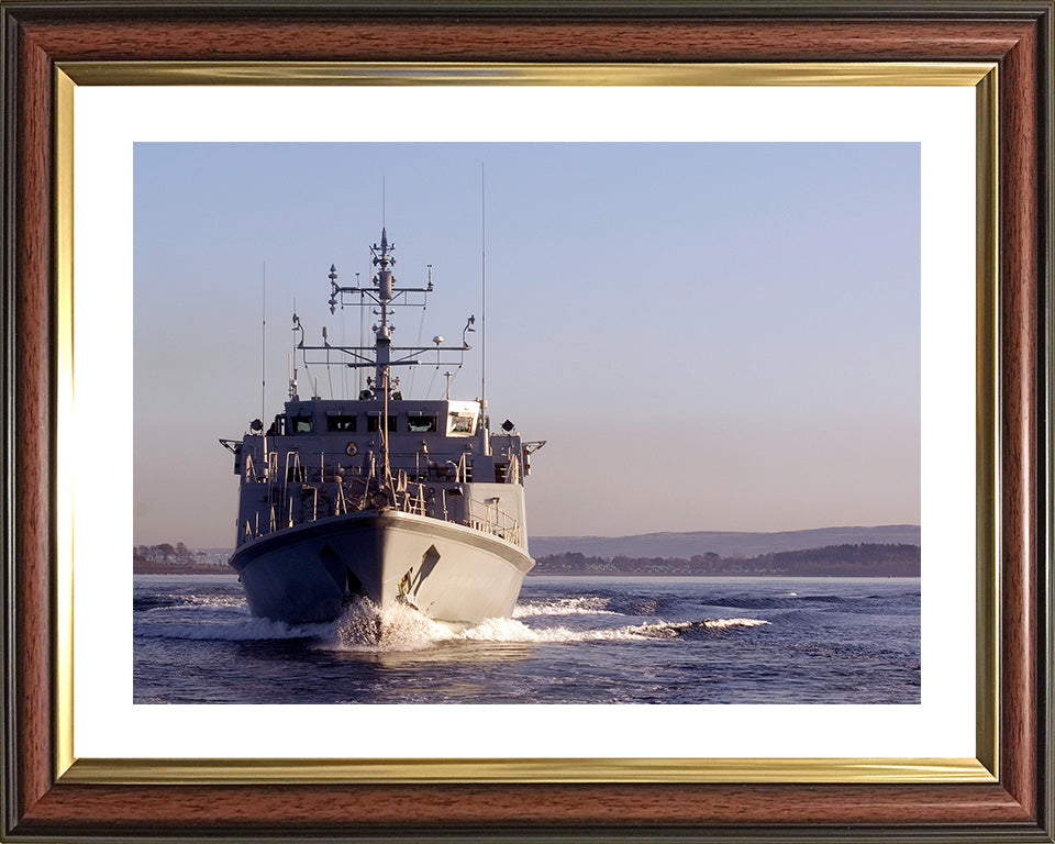 HMS Shoreham M112 | Photo Print | Framed Print | Sandown Class | Minehunter | Royal Navy Hampshire Prints