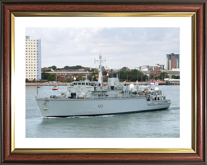 HMS Cattistock (M31) Royal Navy Hunt Class MineHunter Exiting Portsmouth Photo Print Wall Art Decor Posters, Prints, & Visual Artwork Hampshire Prints 10 x 8 Classic Frame Yes