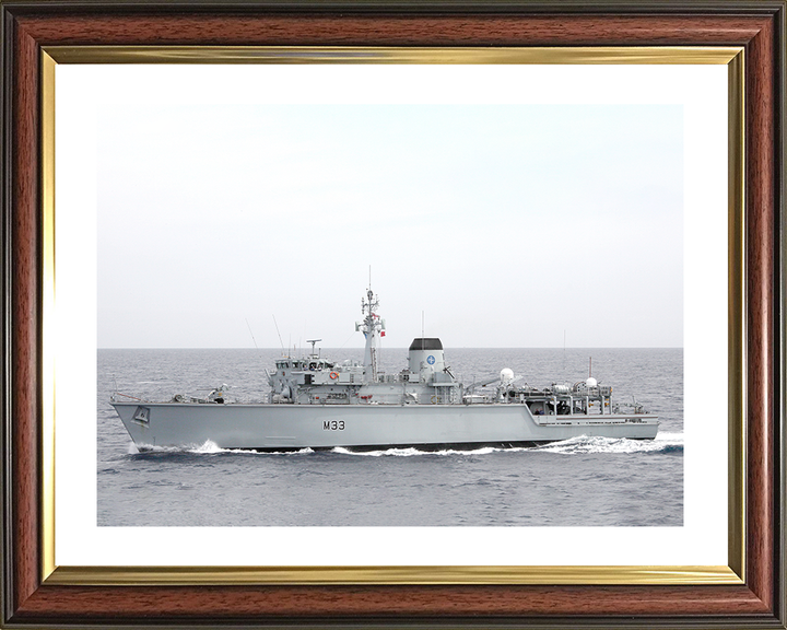 HMS Brocklesby (M33) Royal Navy Hunt Class Mine Warfare Vessel Port Beam View Photo Print Wall Art Decor Posters, Prints, & Visual Artwork Hampshire Prints 10 x 8 Classic Frame Yes