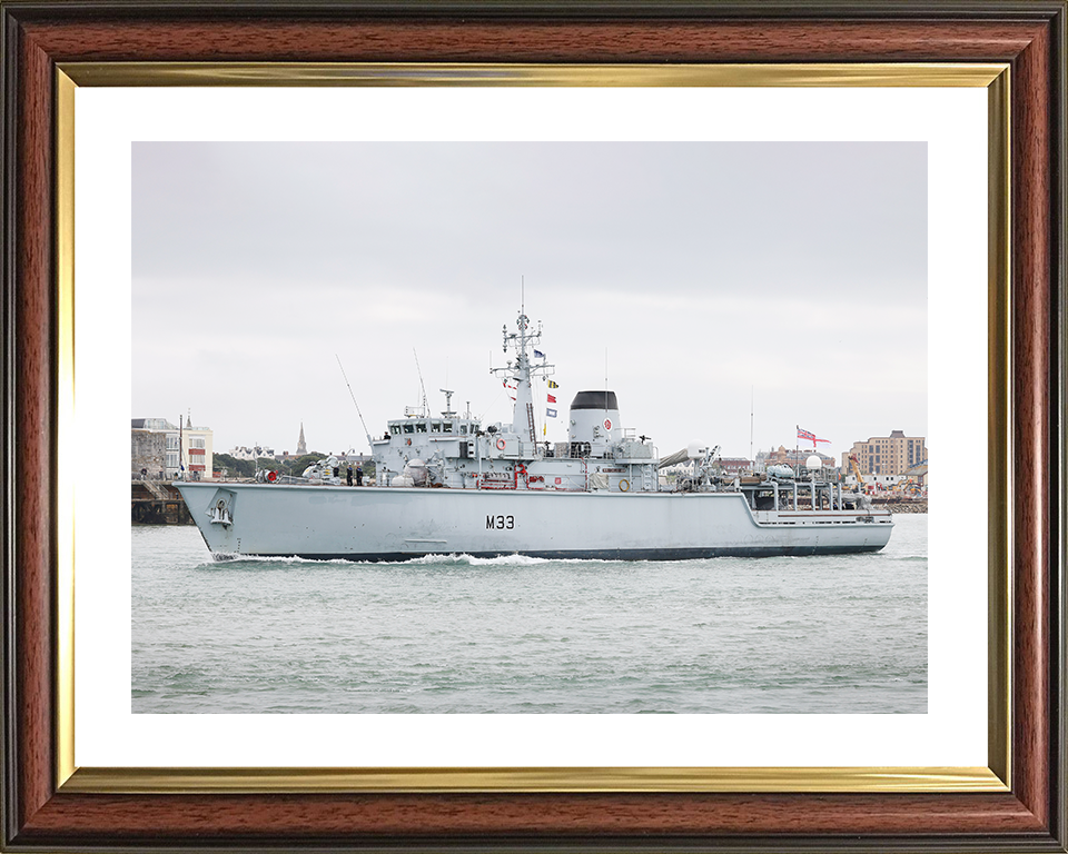 HMS Brocklesby (M33) Royal Navy Hunt Class Mine Warfare Vessel Of Southsea Photo Print Wall Art Decor Posters, Prints, & Visual Artwork Hampshire Prints 10 x 8 Classic Frame Yes