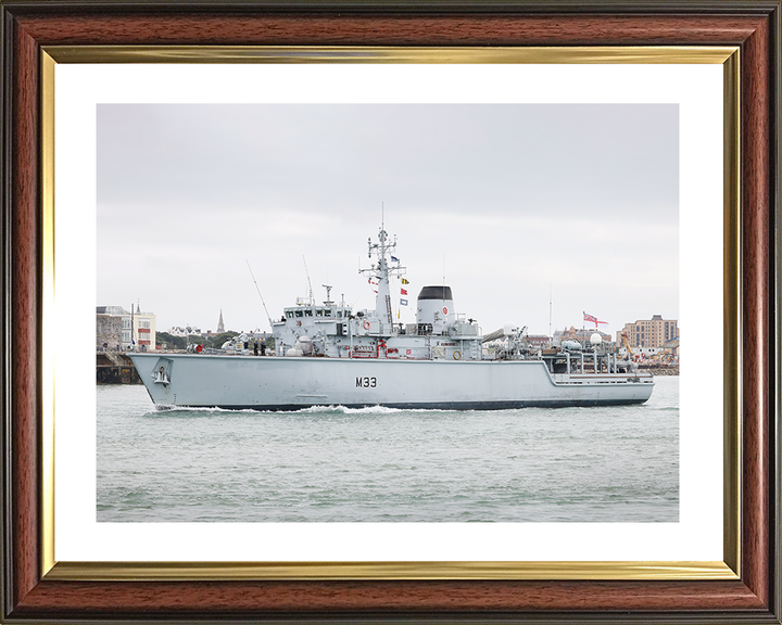 HMS Brocklesby (M33) Royal Navy Hunt Class Mine Warfare Vessel Of Southsea Photo Print Wall Art Decor Posters, Prints, & Visual Artwork Hampshire Prints 10 x 8 Classic Frame Yes