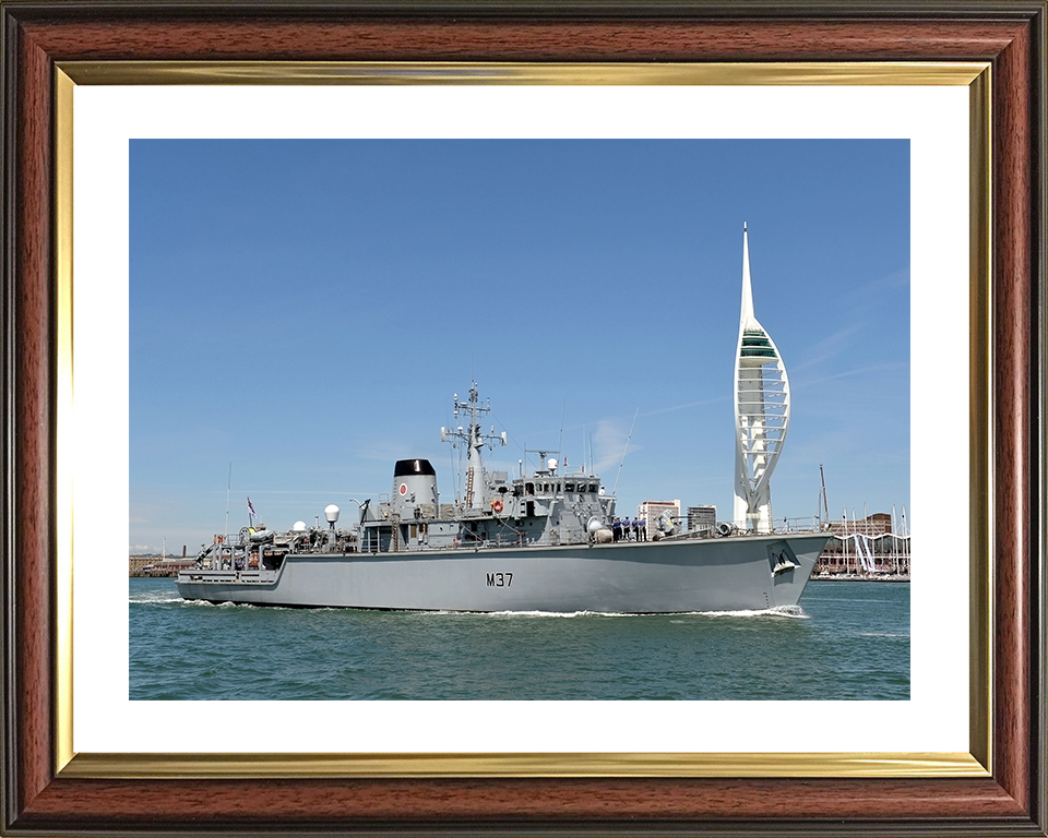 HMS Chiddingfold (M37) Royal Navy Hunt Class Minehunter Leaving Portsmouth Photo Print Wall Art Decor Posters, Prints, & Visual Artwork Hampshire Prints 10 x 8 Classic Frame Yes