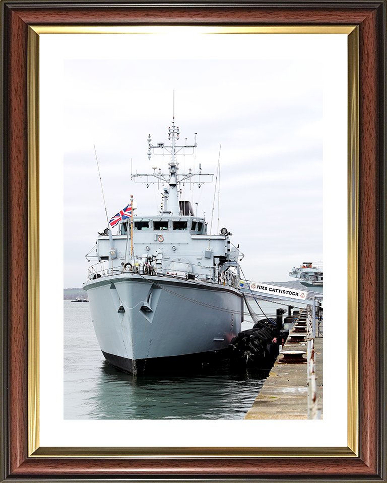 HMS Cattistock (M31) Royal Navy Hunt Class MineHunter Alongside in Portsmouth Photo Print Wall Art Decor Posters, Prints, & Visual Artwork Hampshire Prints 10 x 8 Classic Frame Yes