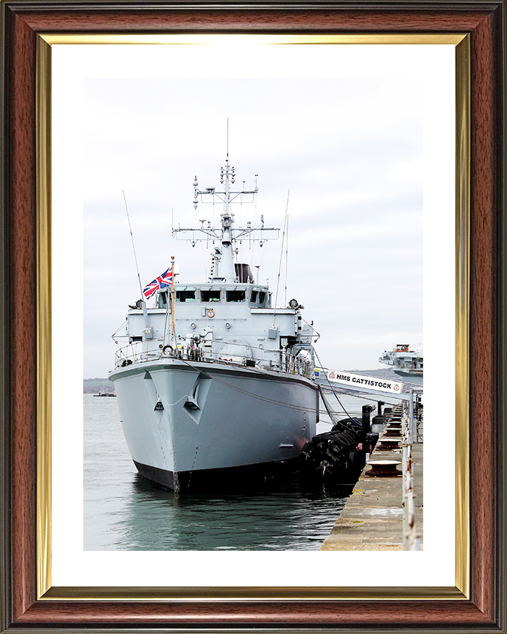 HMS Cattistock (M31) Royal Navy Hunt Class MineHunter Alongside in Portsmouth Photo Print Wall Art Decor Posters, Prints, & Visual Artwork Hampshire Prints 10 x 8 Classic Frame Yes