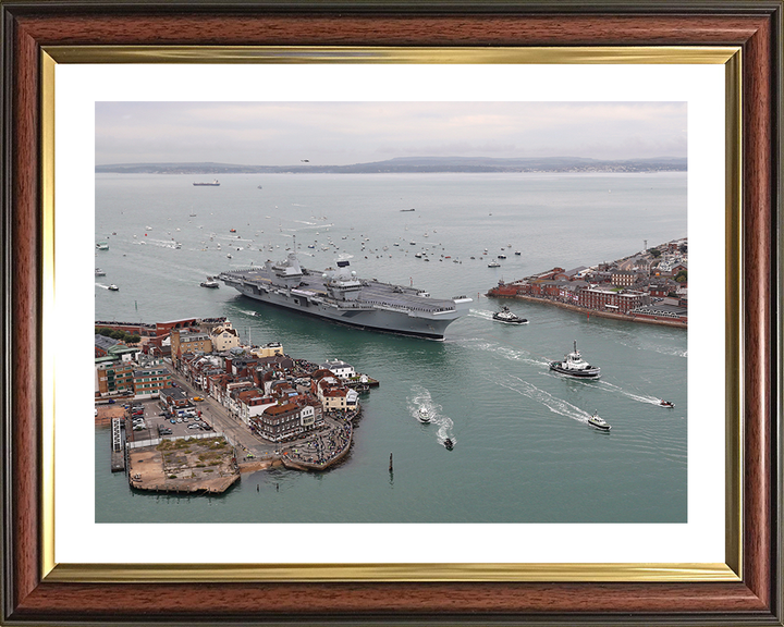 HMS Queen Elizabeth (R08) Photo Print - Old Portsmouth 2017 - Royal Navy Queen Elizabeth Class Aircraft Carrier Hampshire Prints 10 x 8 Classic Frame Yes