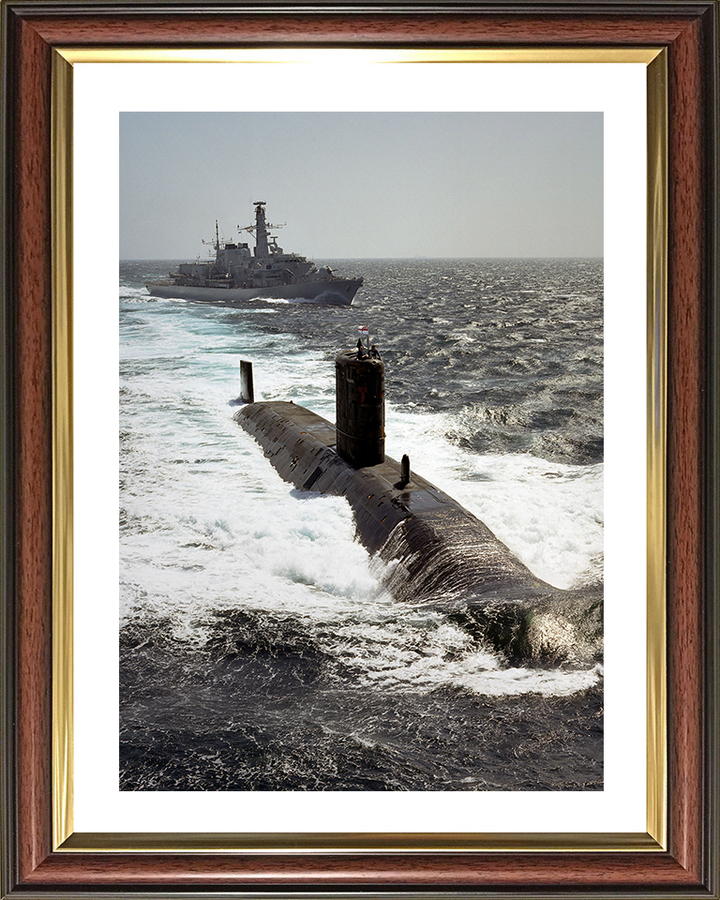 HMS Triumph (S93) Photo Print - Red Sea 2001 - Royal Navy Trafalgar Class Submarine Hampshire Prints 10 x 8 Classic Frame Yes
