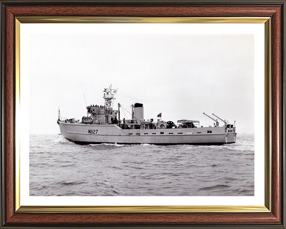HMS Darlaston M1127 | Photo Print | Framed Print | Ton Class | Minesweeper | Royal Navy Hampshire Prints