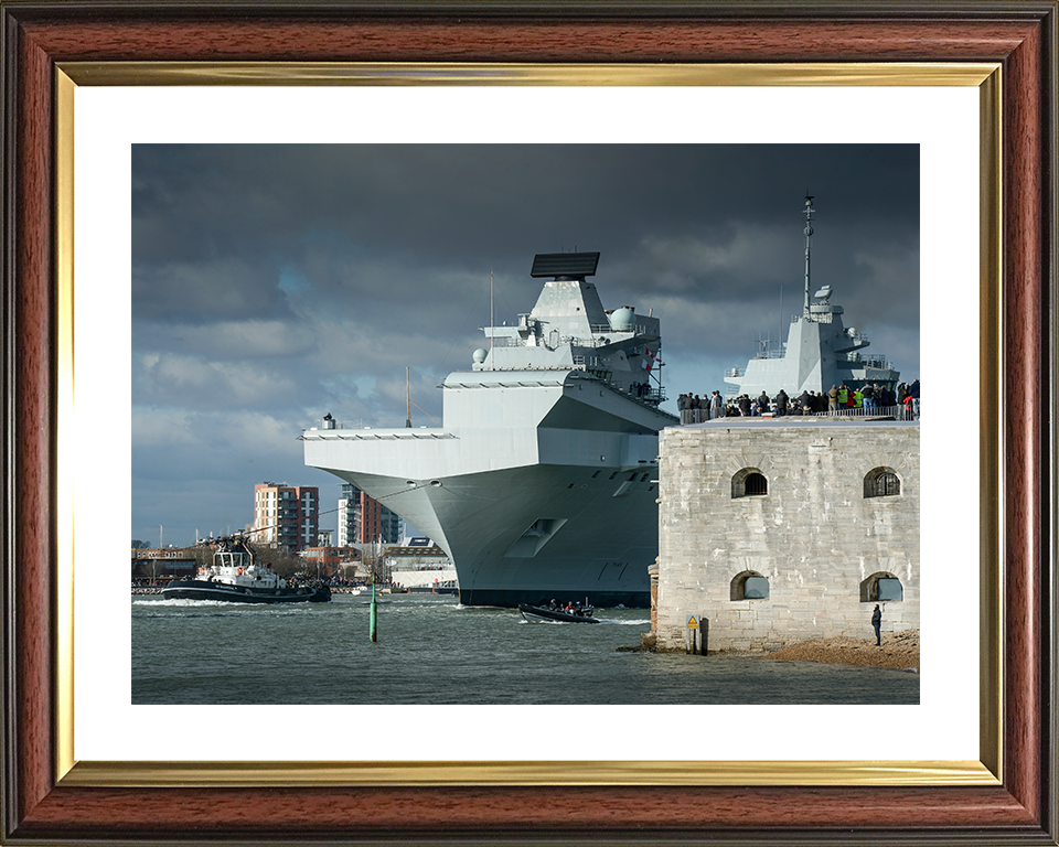 HMS Queen Elizabeth (R08) Photo Print - Round Tower 2018 - Royal Navy Queen Elizabeth Class Aircraft Carrier Hampshire Prints 10 x 8 Classic Frame Yes
