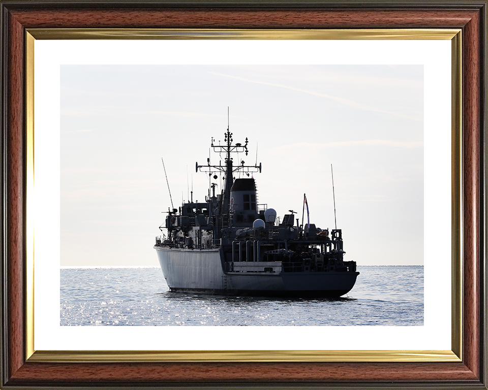 HMS Chiddingfold (M37) Royal Navy Hunt Class Minehunter Port Quarter View Photo Print Wall Art Decor Posters, Prints, & Visual Artwork Hampshire Prints 10 x 8 Classic Frame Yes