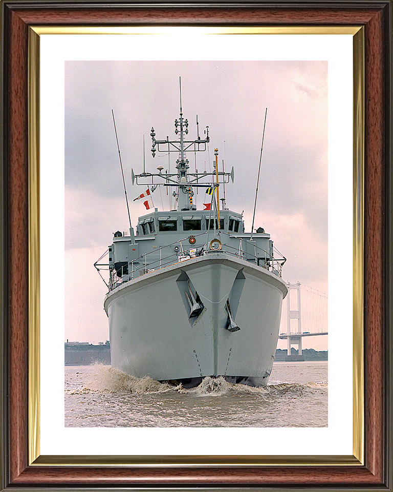 HMS Berkeley (M40) Royal Navy Hunt Class Mine Warfare Vessel Bow View Photo Print Wall Art Decor Posters, Prints, & Visual Artwork Hampshire Prints 10 x 8 Classic Frame Yes