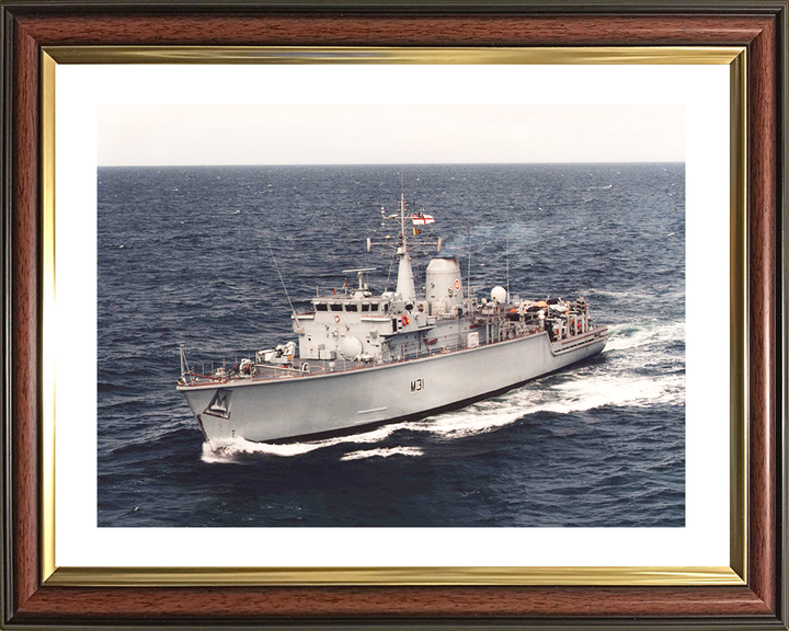 HMS Cattistock (M31) Royal Navy Hunt Class MineHunter Port Side View at Sea Photo Print Wall Art Decor Posters, Prints, & Visual Artwork Hampshire Prints 10 x 8 Classic Frame Yes
