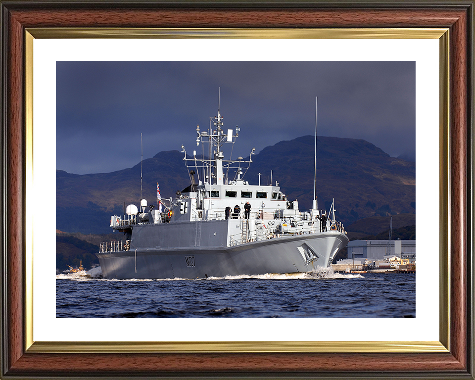 HMS Pembroke (M107) Photo Print - Scotland 2008 - Royal Navy Sandown Class Minehunter Hampshire Prints 10 x 8 Classic Frame Yes