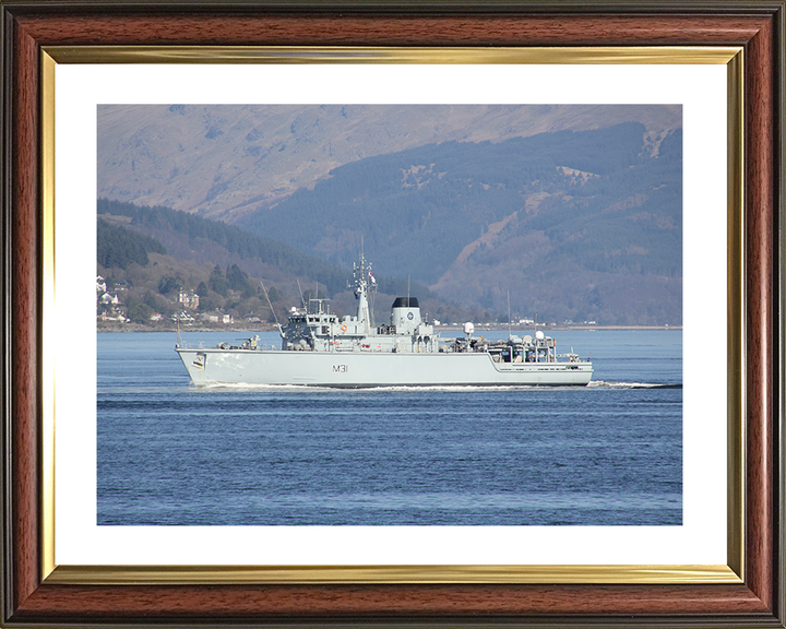 HMS Cattistock (M31) Royal Navy Hunt Class MineHunter Port Beam View Photo Print Wall Art Decor Posters, Prints, & Visual Artwork Hampshire Prints 10 x 8 Classic Frame Yes
