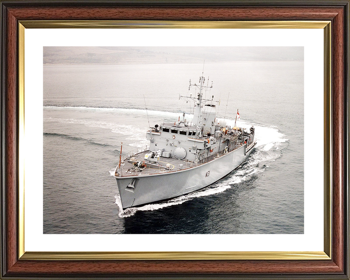 HMS Cattistock (M31) Royal Navy Hunt Class MineHunter Turning to Starboard Photo Print Wall Art Decor Posters, Prints, & Visual Artwork Hampshire Prints 10 x 8 Classic Frame Yes