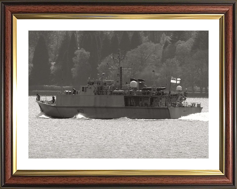 HMS Bangor (M109) Photo Print - Clyde 2008 - Royal Navy Sandown Class Minehunter Posters, Prints, & Visual Artwork Hampshire Prints 10 x 8 Classic Frame Yes